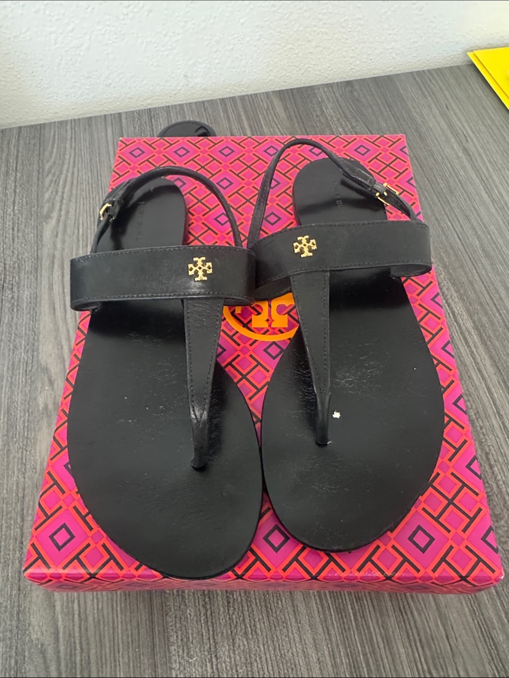 Tory Burch Capri Thong Sandal size 8.5